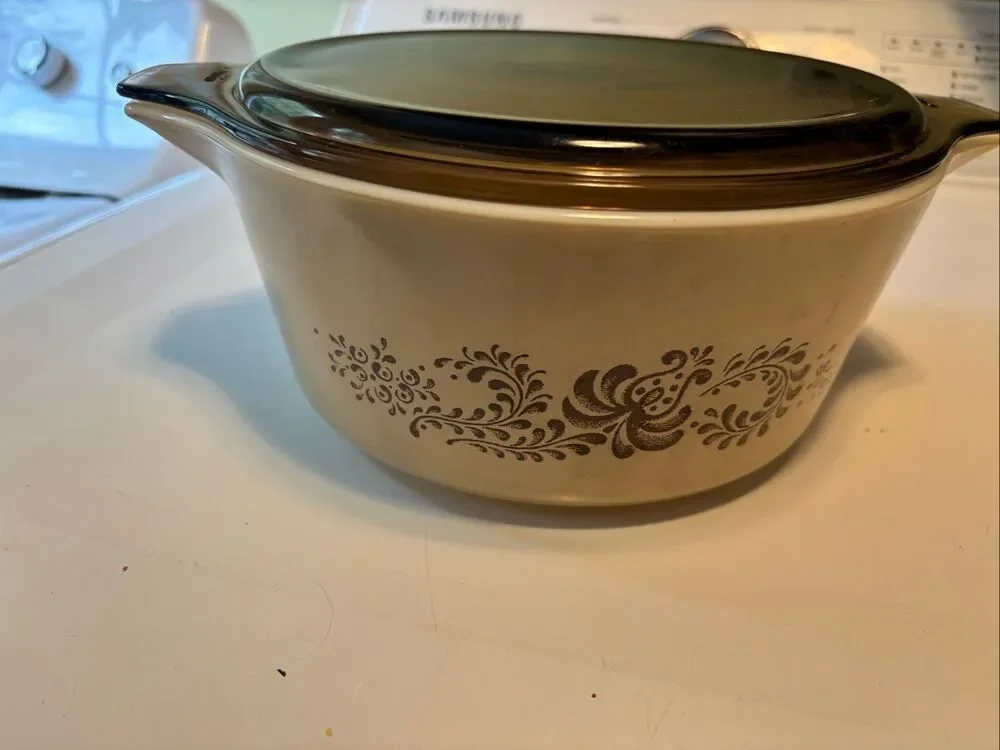 Vintage Pyrex Homstead Casserole Dish